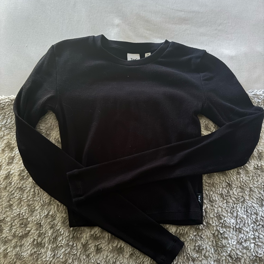 Aritzia TNA cropped long sleeve